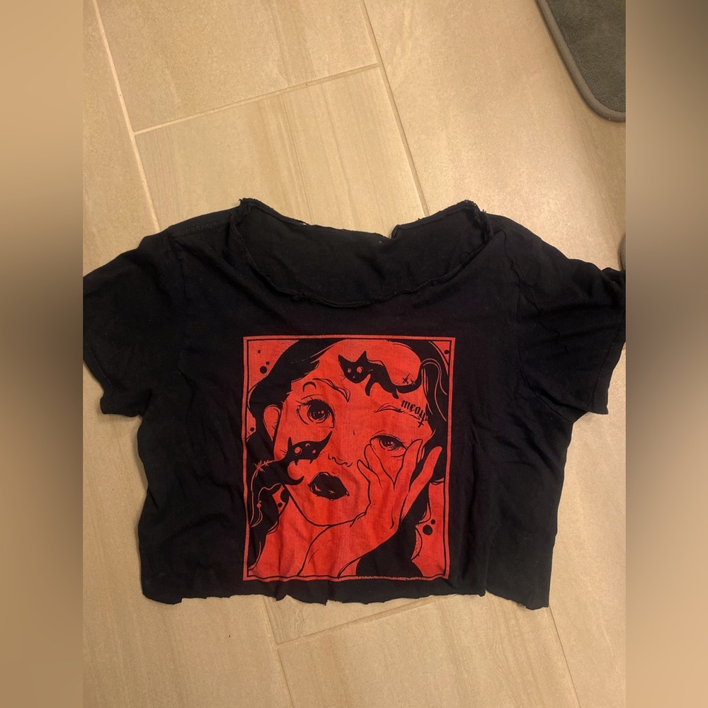 black and red graphic cropped tee
